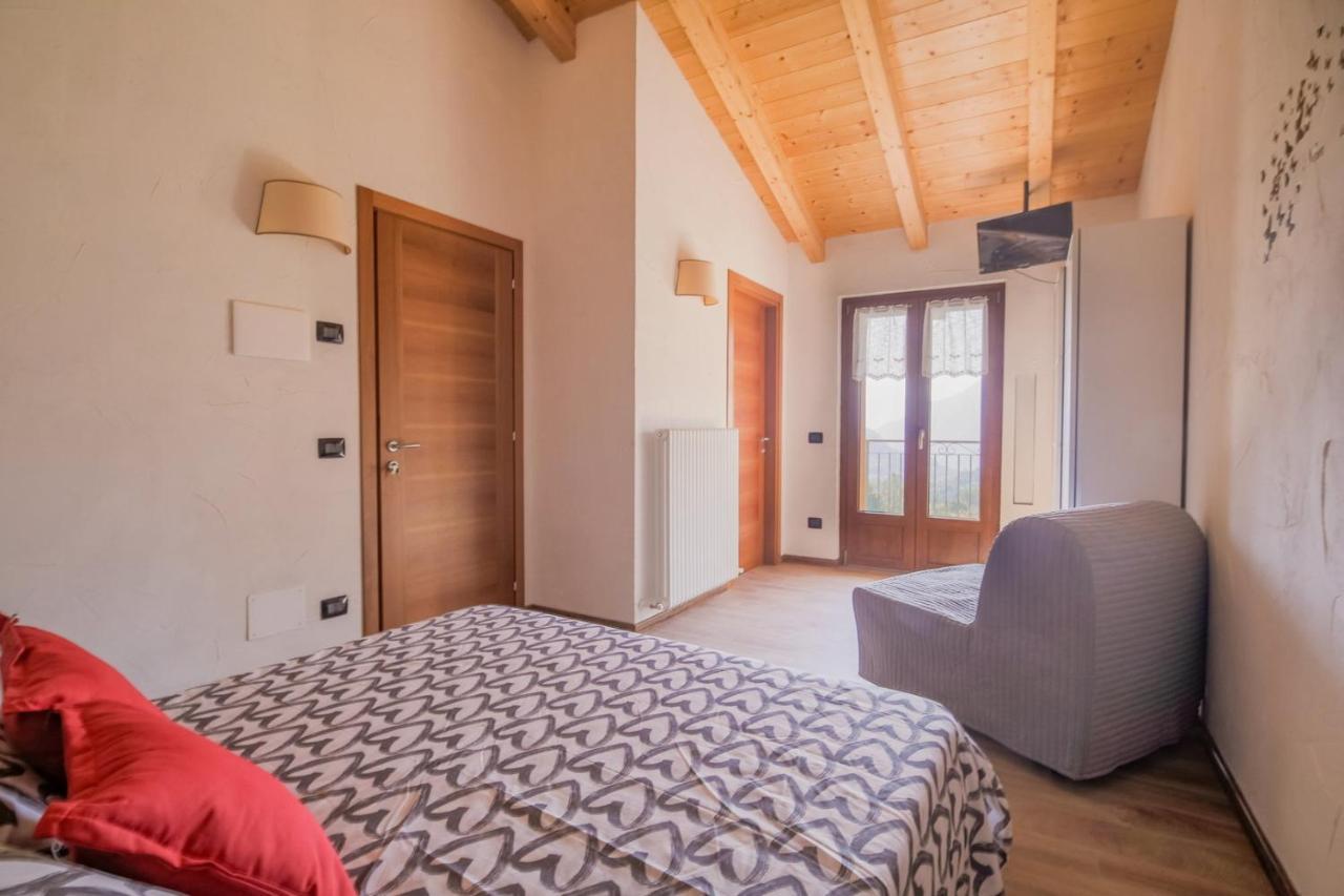 Agriturismo La Cascina B&B Сан-Феделе-Интельви Экстерьер фото